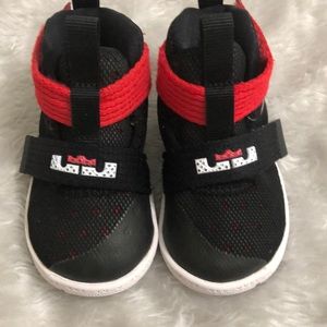 💙Toddler Nike Lebrons💙